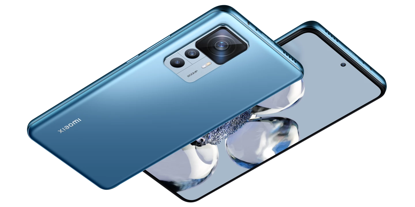 The 12T Pro sports a 6.67-inch CrystalRes AMOLED display with 120-Hz refresh rate and 900 nits of peak brightness