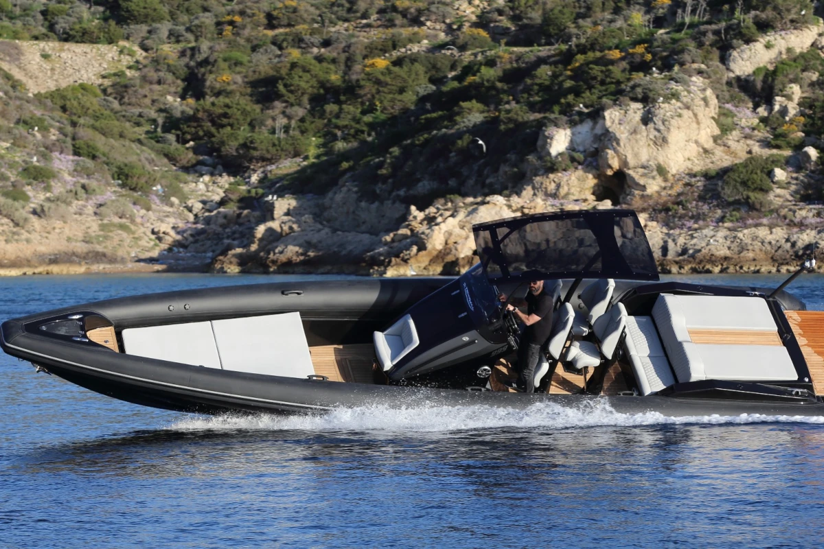 With a top speed of 90 knots, the Technohull Sea DNA 999 can cover the open ocean quickly