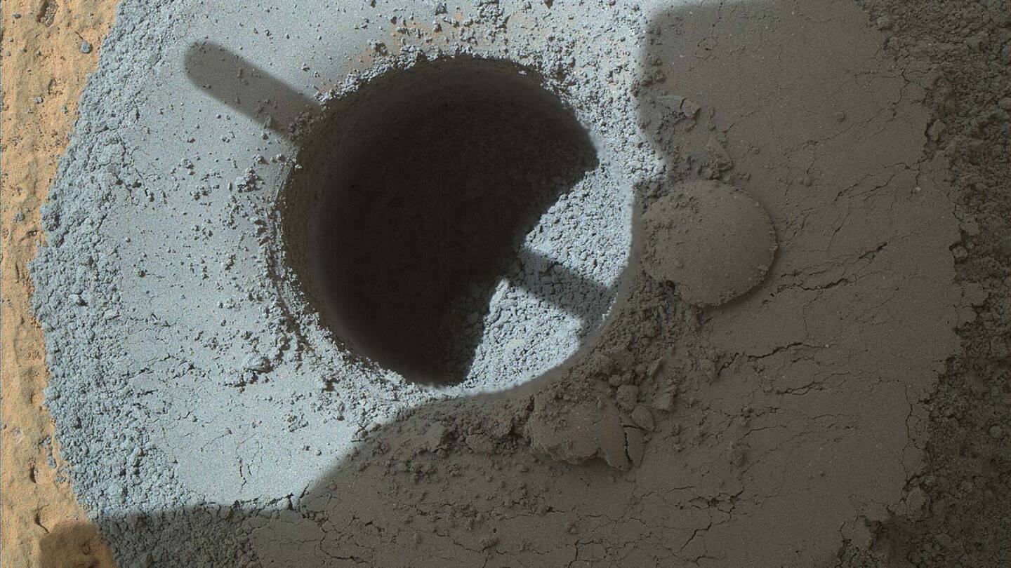 Curiosity's first Telegraph Peak sample was collected from this hole, which has a diameter smaller than a US dime (Photo: NASA/JPL-Caltech/MSSS)