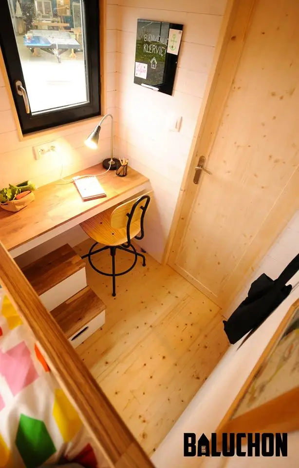 The kids bedroom in the Calypso includes a small desk