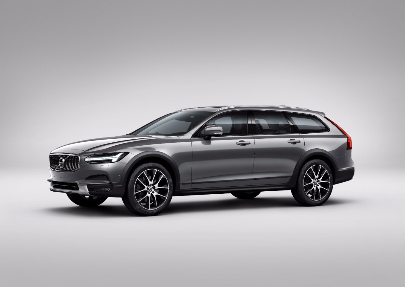 "Powerful off-road capability in a most elegant, sophisticated, tailored wagon suit" - Thomas Ingenlath, Volvo senior VP of design