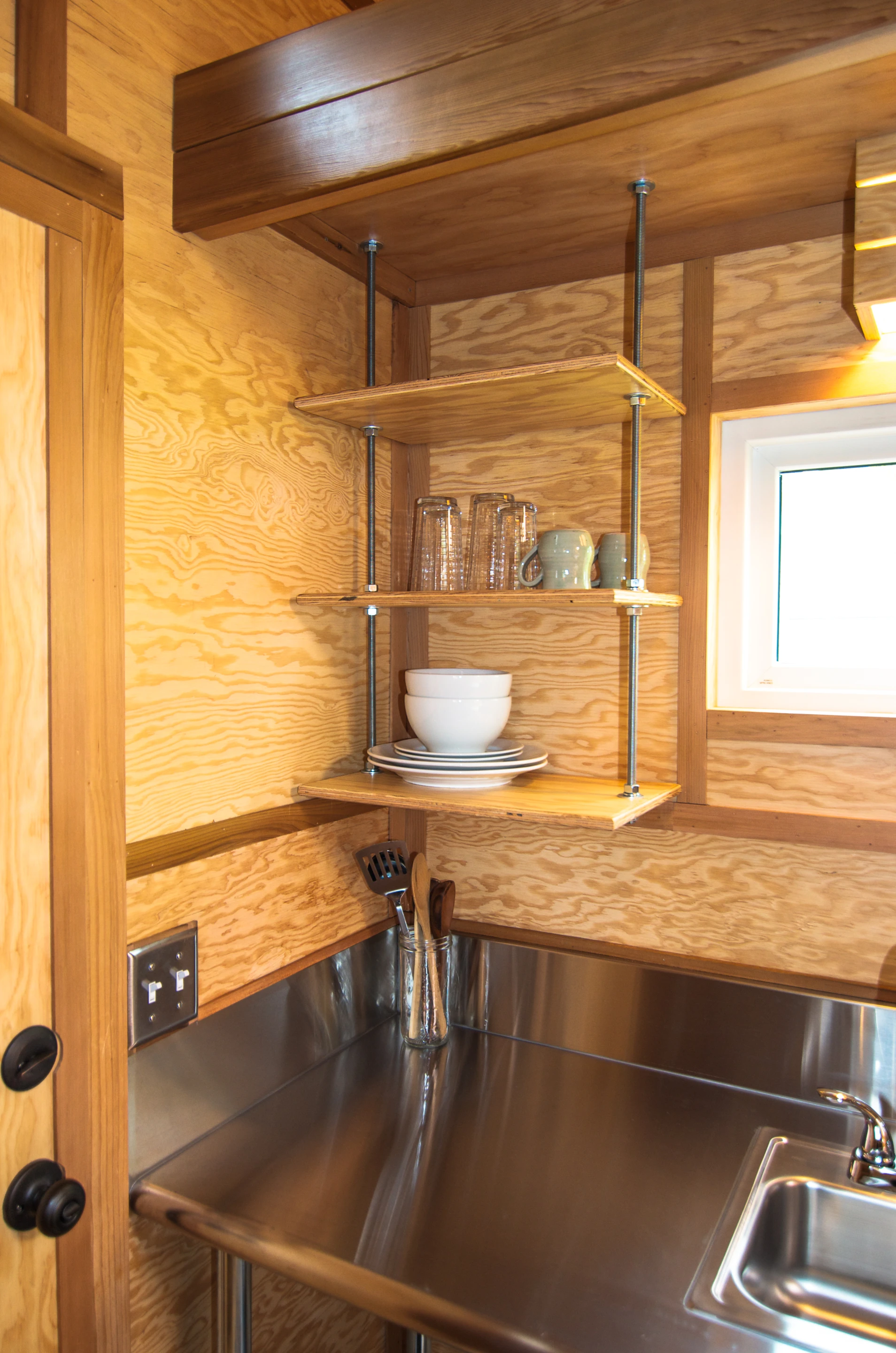 There's plenty of shelving considering the space (Photo: Shelter Wise)