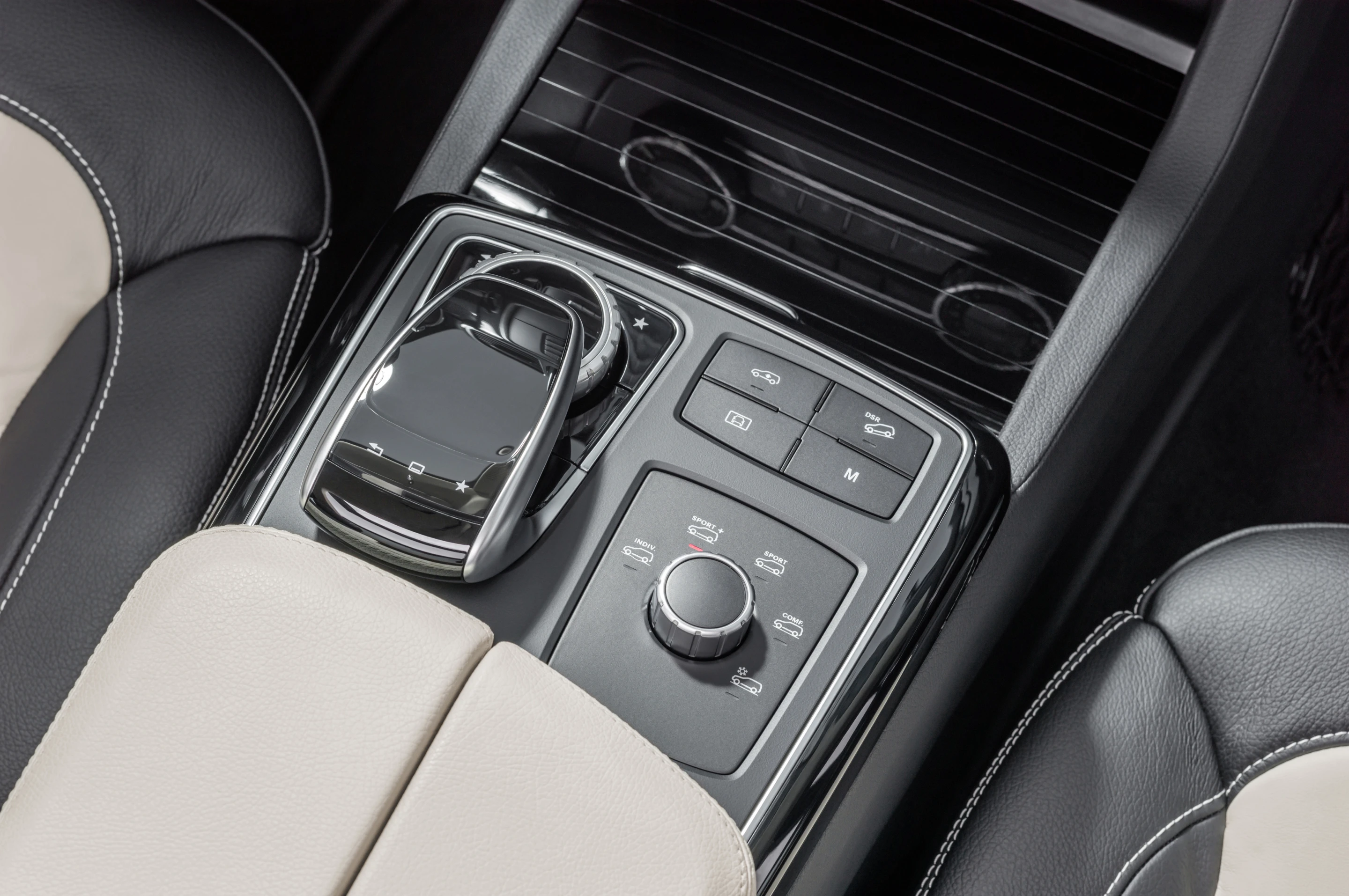 Drivers can tune the car's responses through the Dynamic Select system