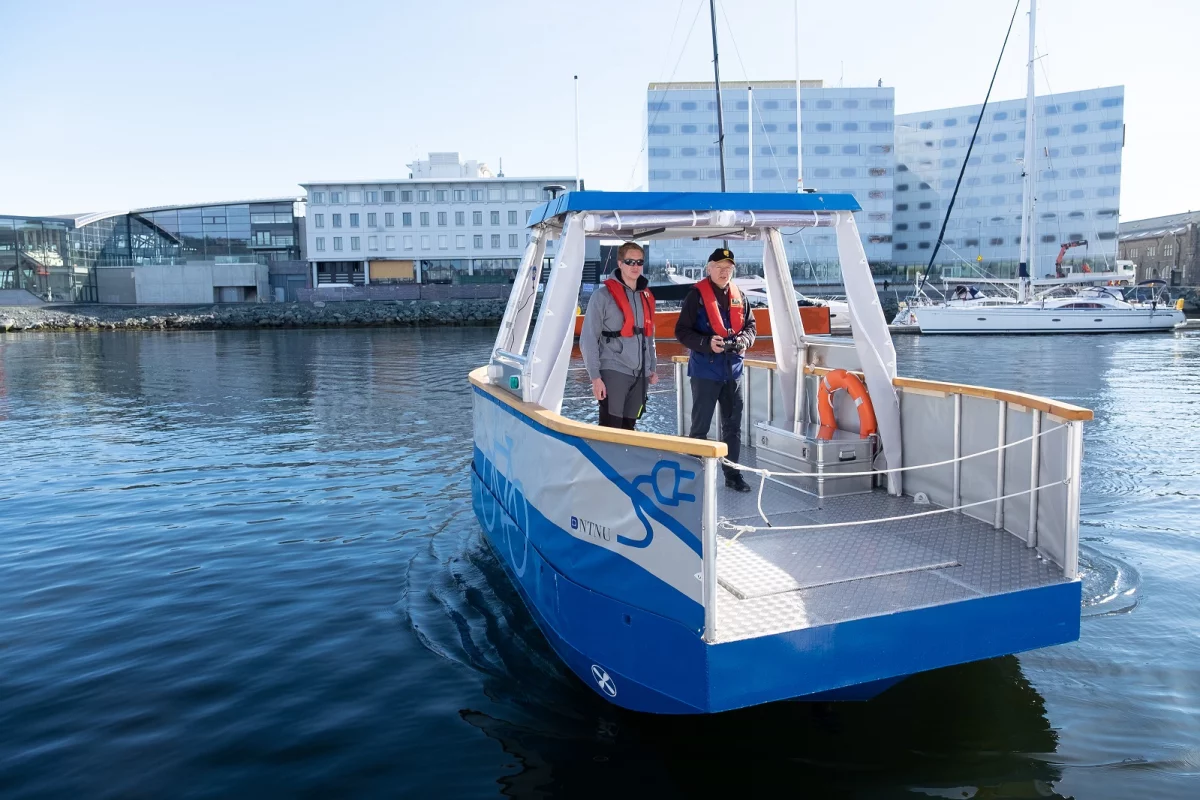 The half-scale remote-control prototype of the Autoferry