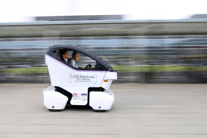 The Lutz Pathfinder has a maximum speed of 15 mph (24km/h)