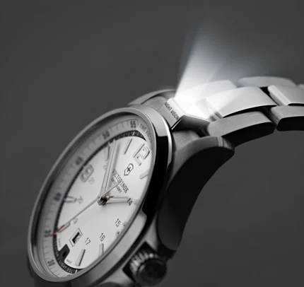 The white LED transforms the watch into a flashlight