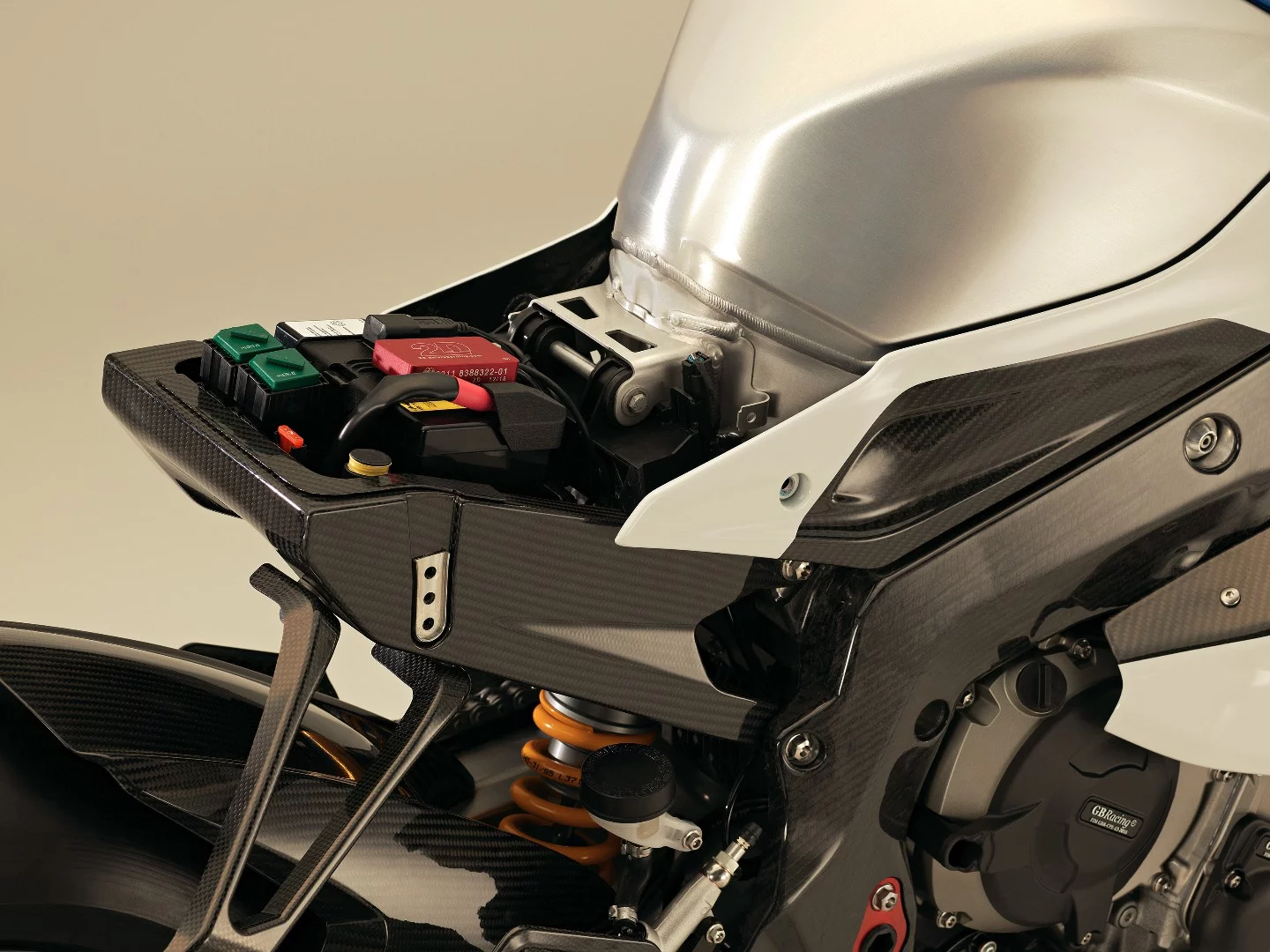 The HP4 Race has a small lithium-ion battery to power the electronics and decrease weight