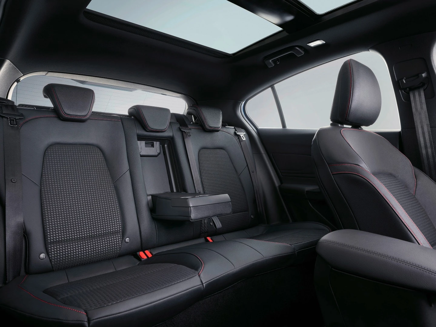 Ford Focus ST-Line: rear seats have 5 mm extra leg room in all models