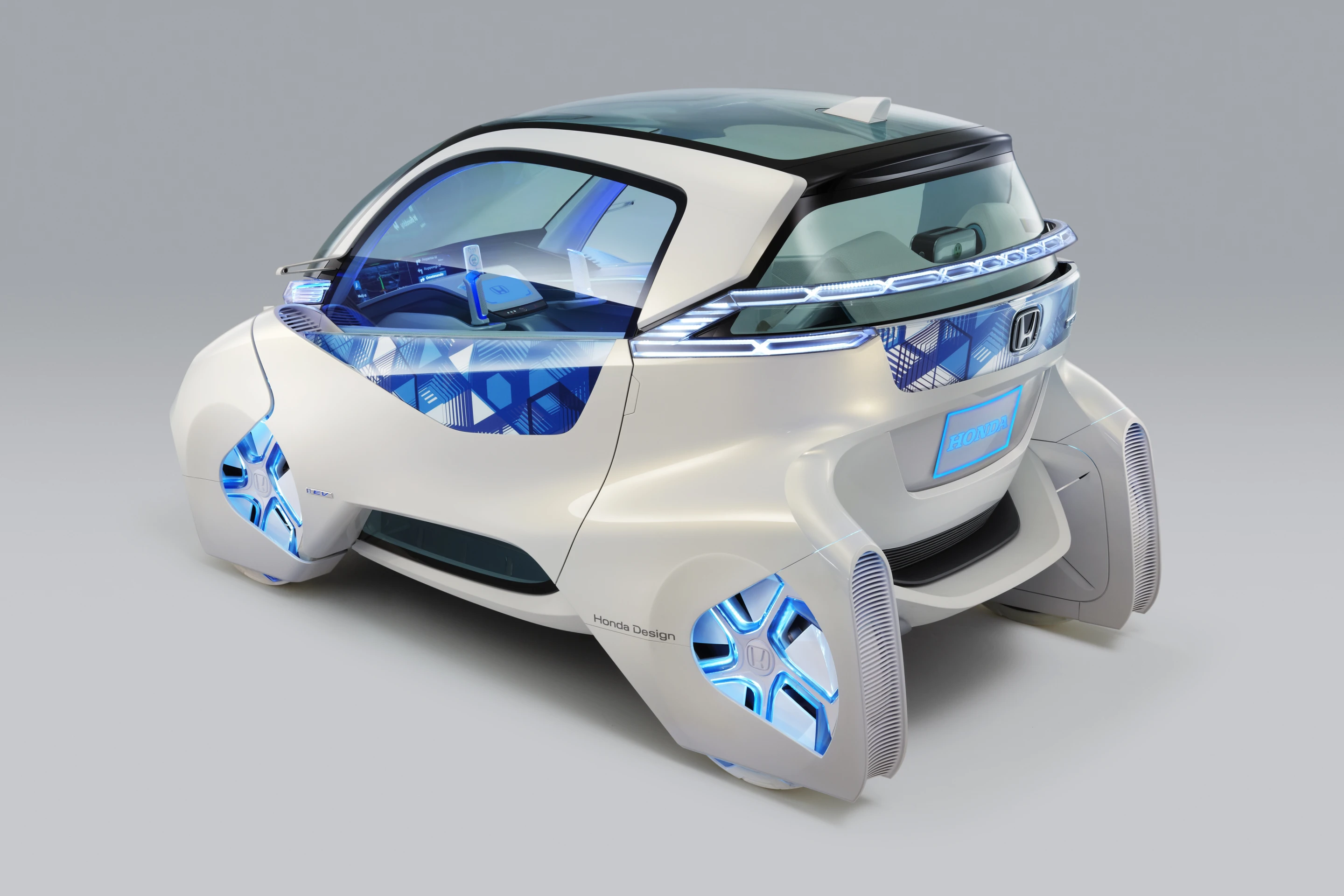 The Honda Micro Commuter Concept shown at Tokyo Motor Show last December, contained a MotoComp as a second mode of transport