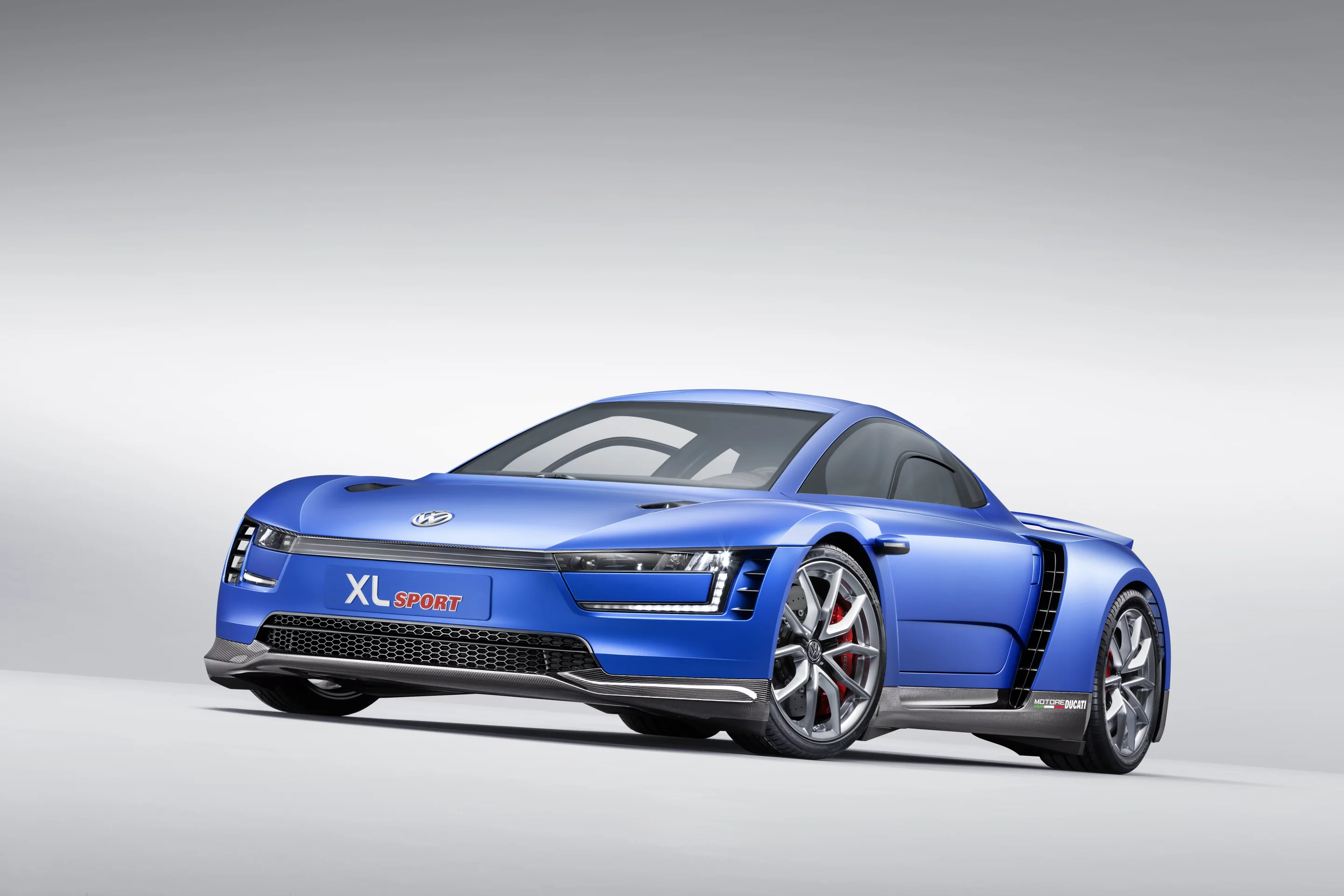 LED running lights carry over from the XL1