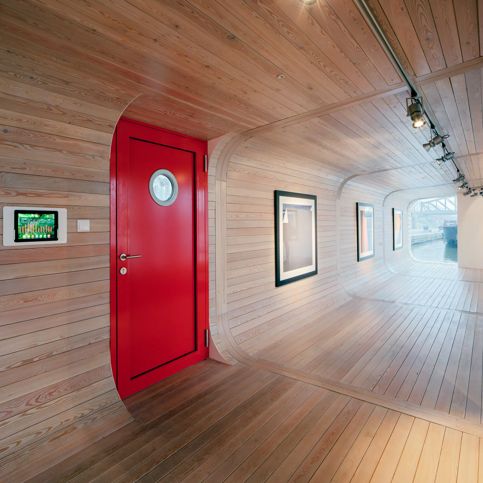 As standard, Port X comes equipped with larch wood floors, walls, ceilings and terrace, and the interior rooms are divided with plasterboard walls (Photo: Port X)