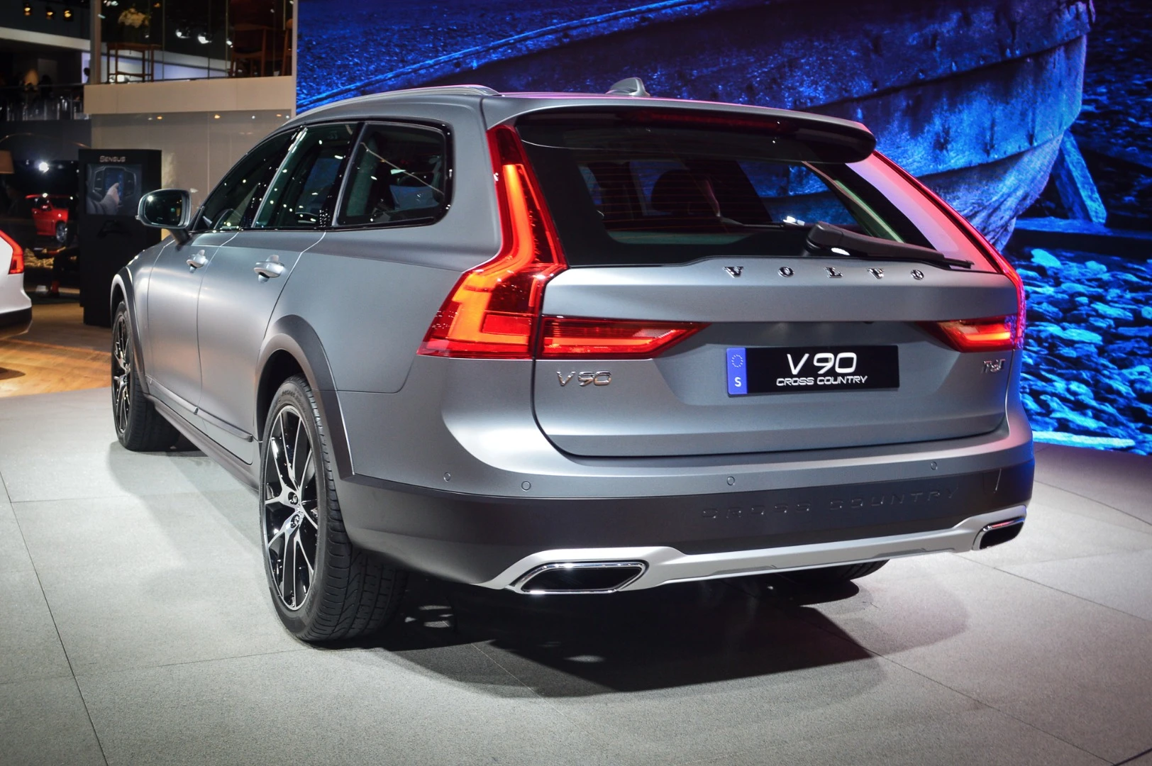 The all-weather, all-terrain Volvo V90 Cross Country