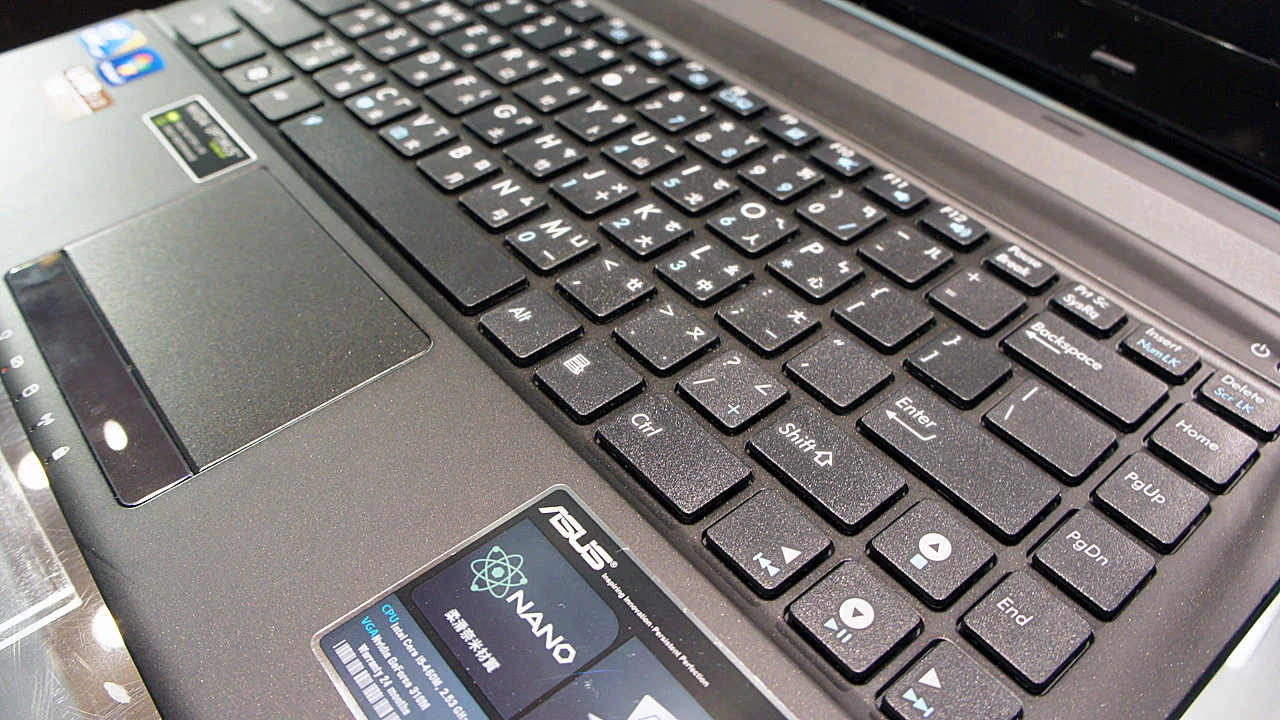 The chiclet-style keyboard of the ASUS U36JC