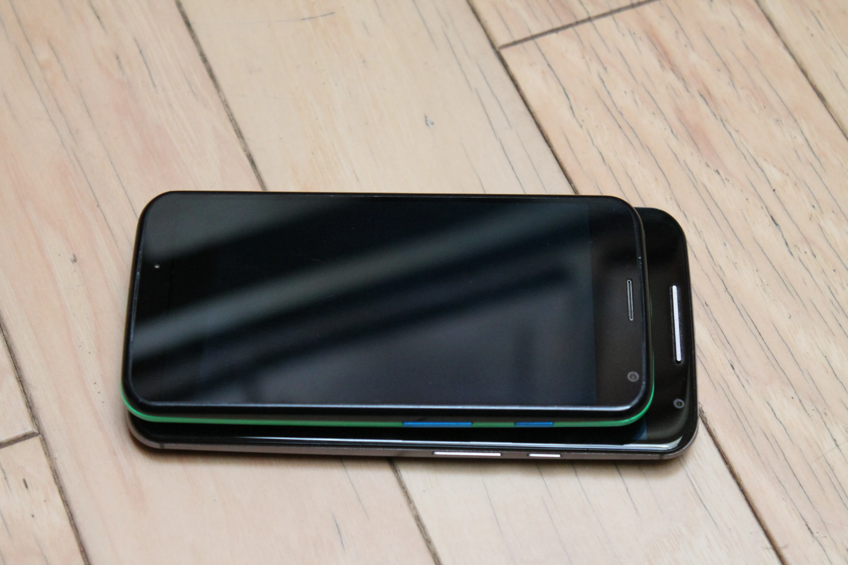 The new Moto X is both taller and wider than its predecessor (Photo: Eric Mack/Gizmag.com)