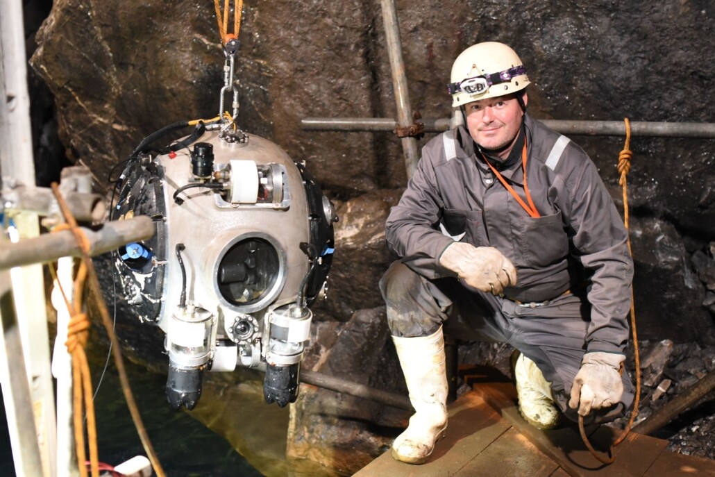 UNEXMIN project coordinator Norbert Zajzon with the UX-1, at Britain's Ecton mine