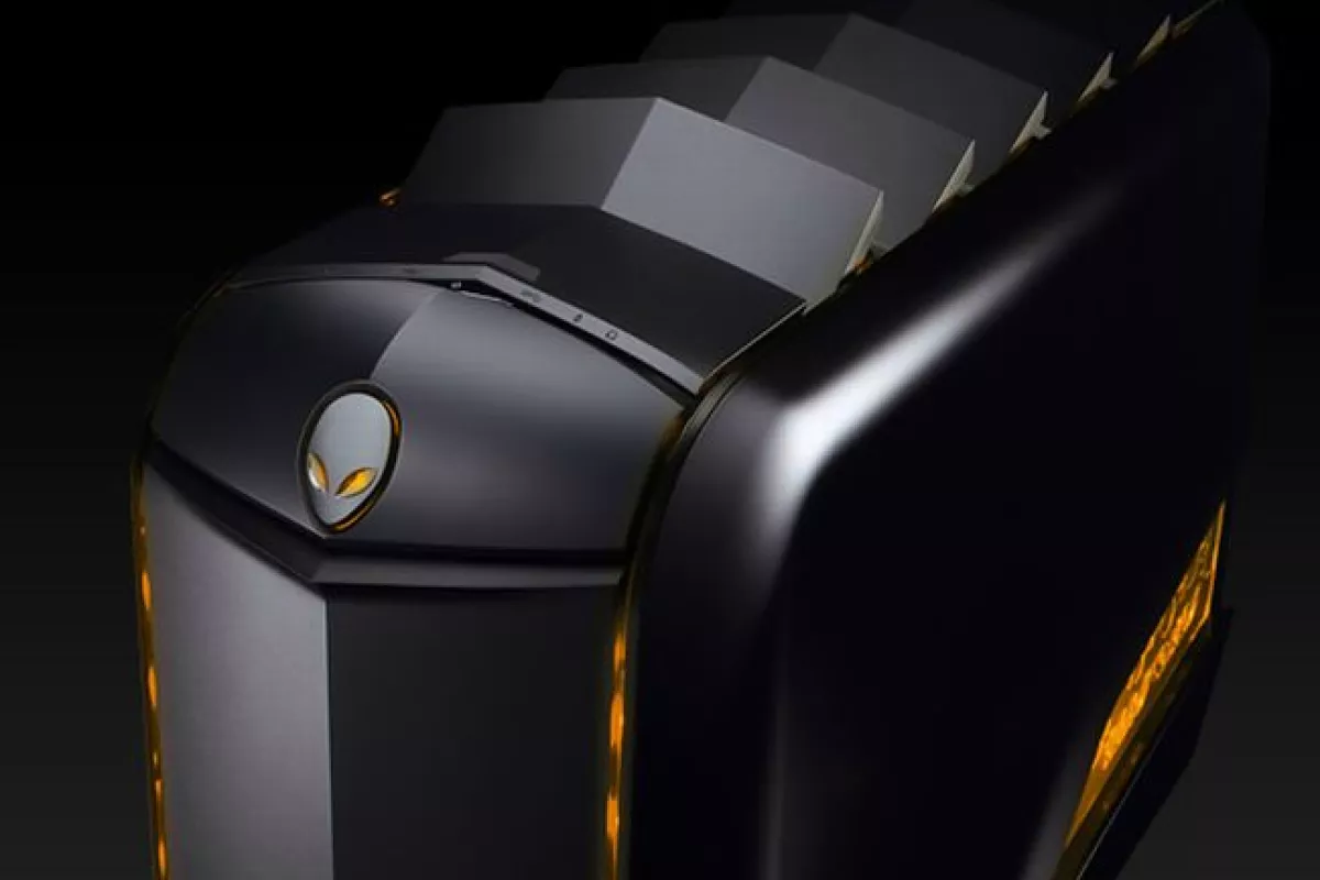 Alienware has updated its lineup of desktop PCs with Alienware Aurora R4, featuring liquid-cooled Intel Core i7 3000-series six-core CPUs and active venting