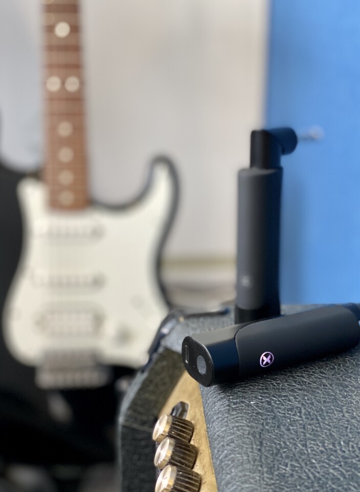 Up to 10 transmitters can be wirelessly connected to one receiver