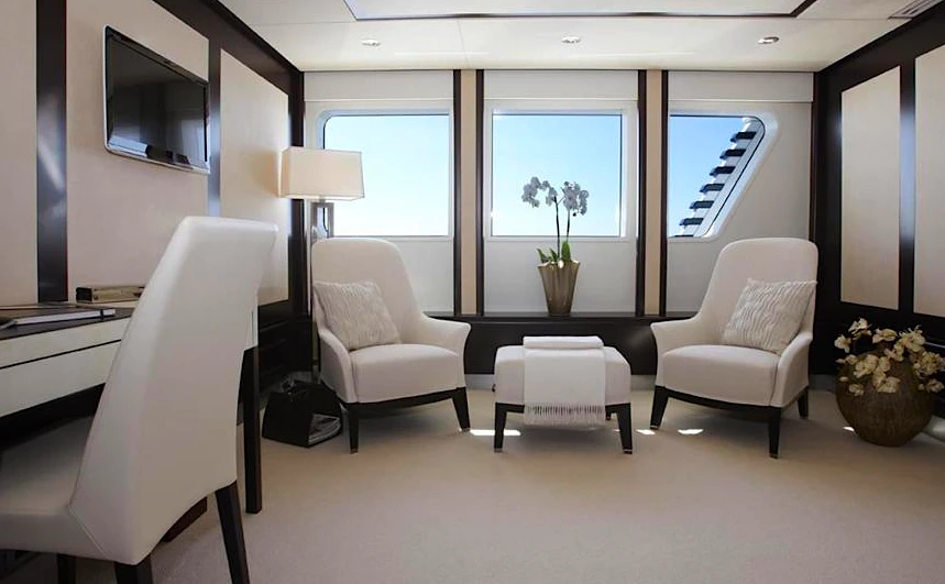 M/Y Helix lounge