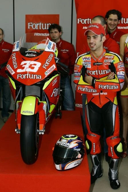 Melandri in new colours