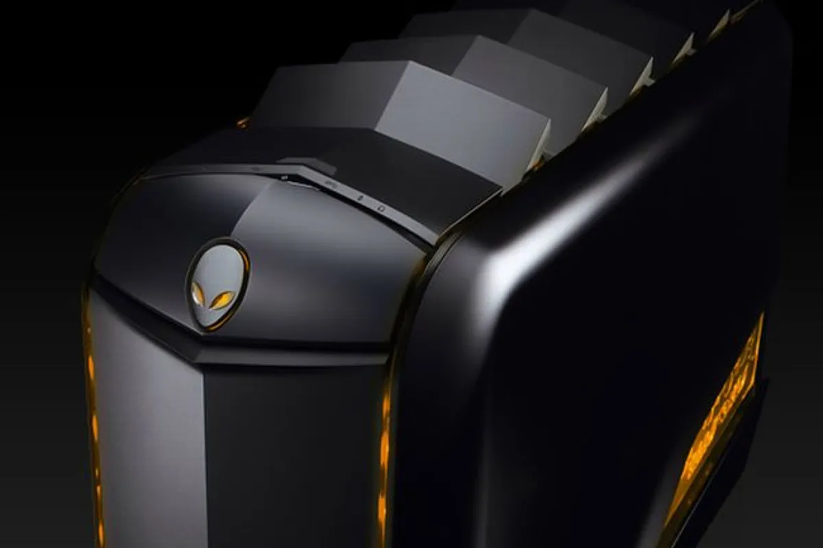 Alienware has updated its lineup of desktop PCs with Alienware Aurora R4, featuring liquid-cooled Intel Core i7 3000-series six-core CPUs and active venting