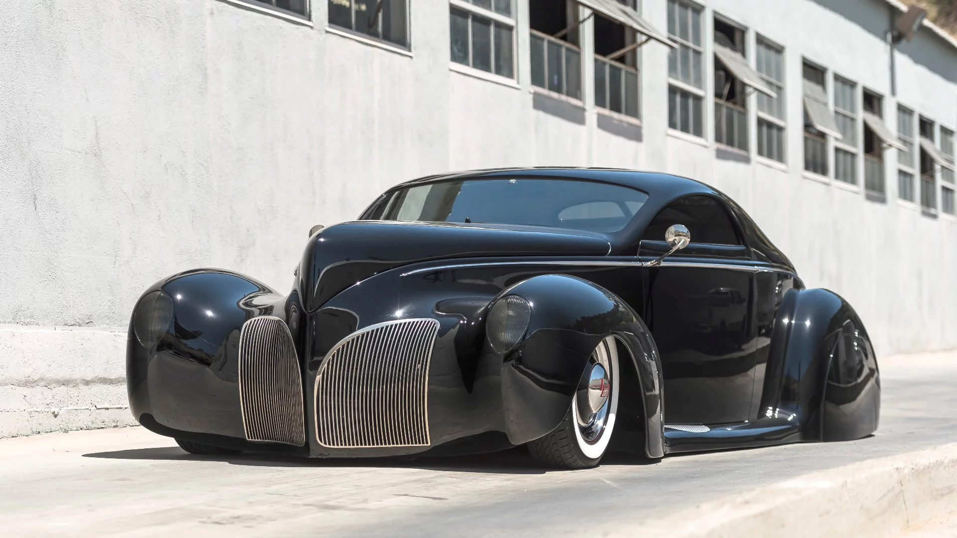 Scrape is one of the most iconic hot-rods of all time. Unveiled in 1998, it featured on the cover of five magazines and starred at concours events such as Meadowbrook, the Louis Vuitton Classic and SEMA. It toured 20 major car shows in the USA and Canada as the feature attraction in 1998 and 1999.