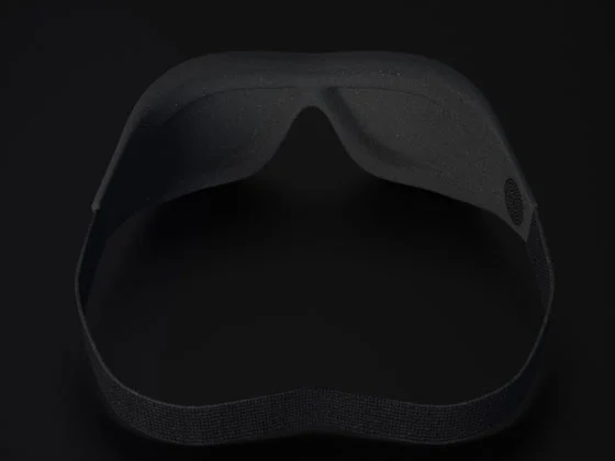 The LUMI mask has an eye cavity to give the eyelids a bit of freedom and to allow for normal circulation