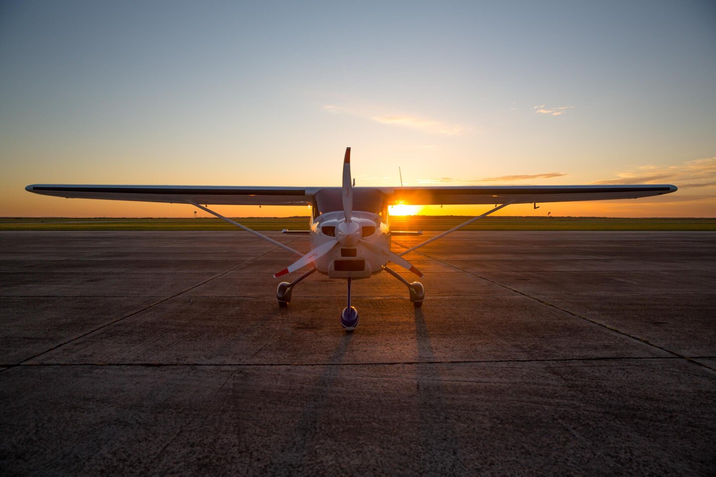 Super Dense Lithium Sulfur Battery Gives Electric Plane A 230 Mile Range