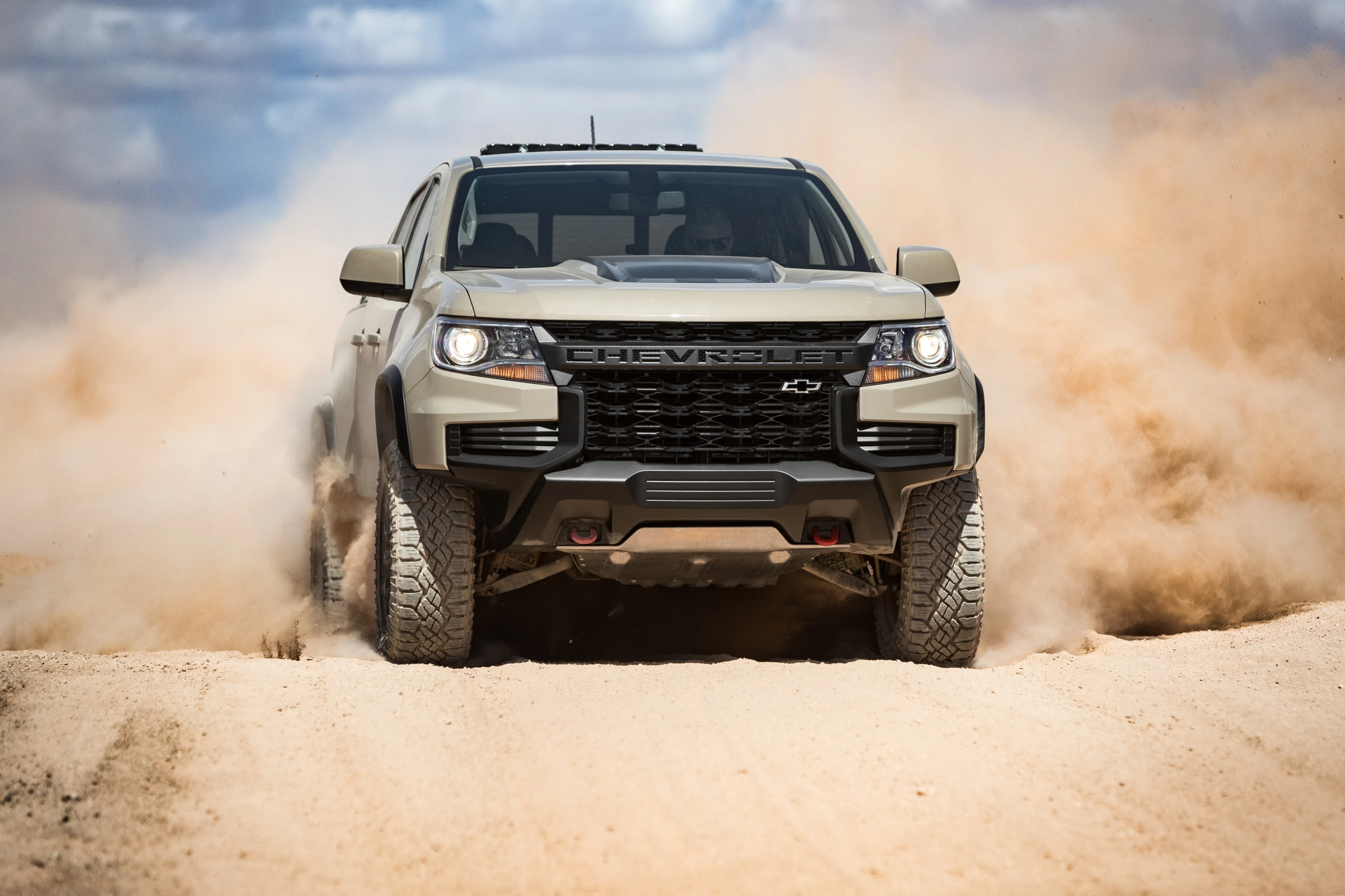 Photos also show that the Chevy “bowtie” is being minimized in favor of the larger “Chevrolet” cutout in the grille and on the rear tailgate of the Colorado in the ZR2 models