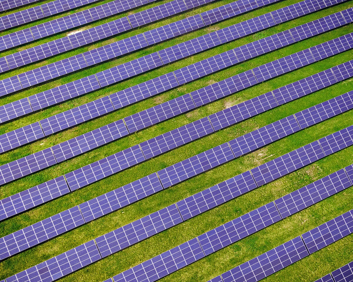 Solar Panels: Key Milestones in Over 140 Years of Innovation ?url=http%3A%2F%2Fnewatlas Brightspot.s3.amazonaws.com%2F55%2F69%2Ffd962fb040e39e693f830fbdb716%2Fsolar Array Top Down Unsplash Free