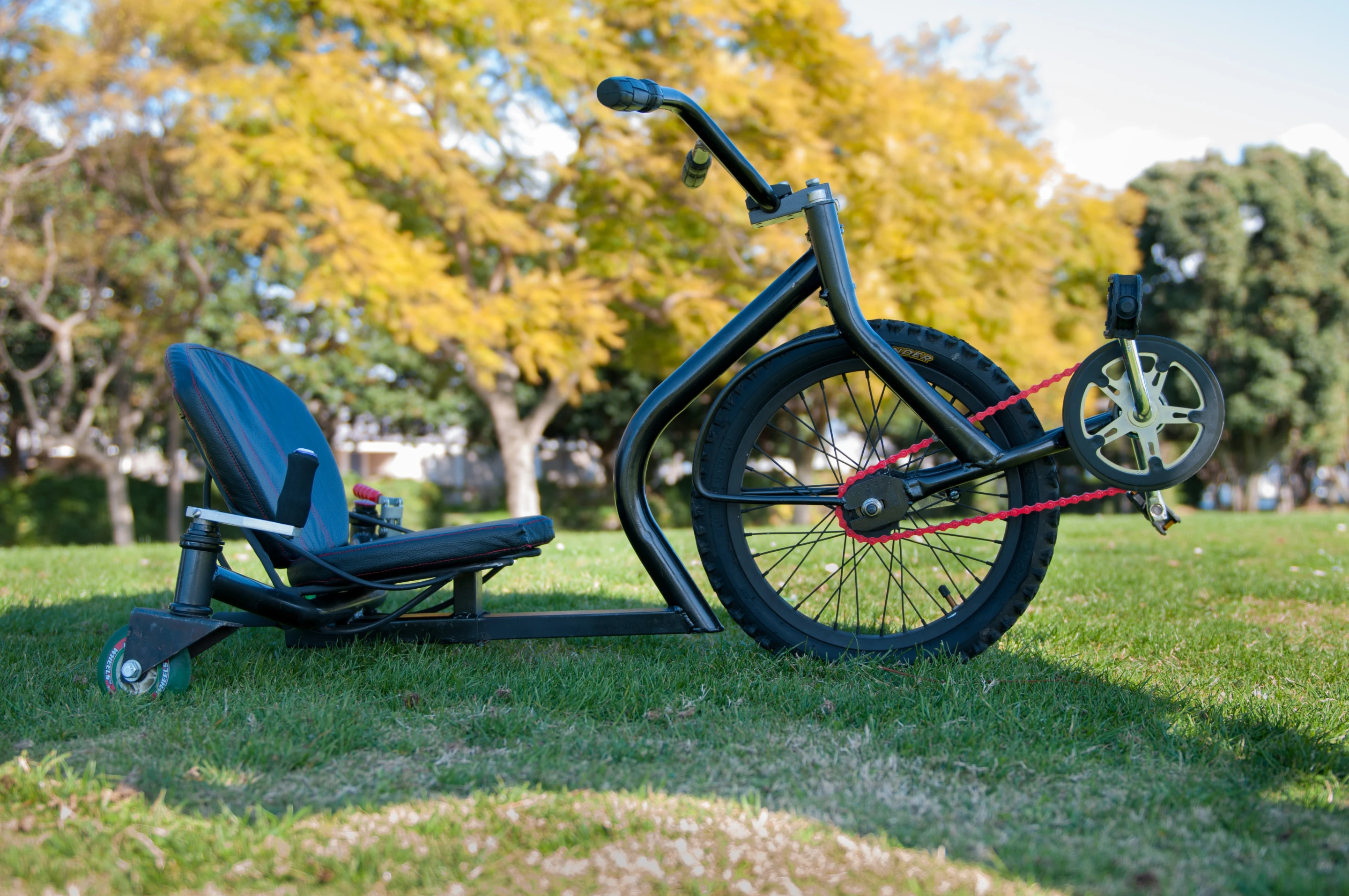 ONDA's angular frame is made from powder-coated steel tubing for strength and durability