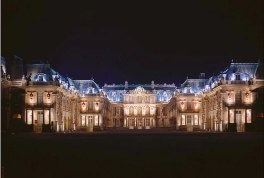 Louis XIV's magnificent palace, the Château of Versailles, can now be enjoyed in full splendour during the hours of darkness thanks to a Philips Lighting project providing its first-ever permanent nighttime illumination.