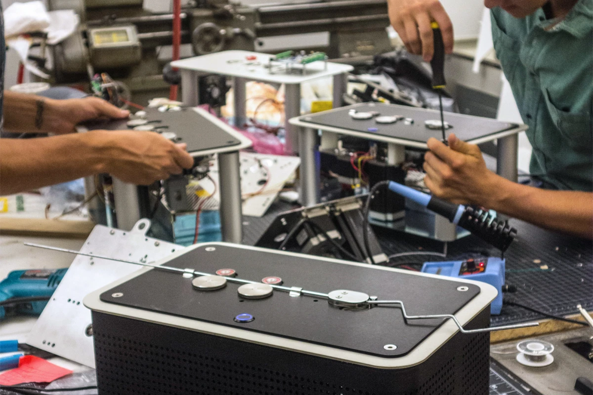 Pensa Labs has revealed a consumer version of its DIWire Bender, a small machine that bends thick wires into elaborate 3D shapes by following simple vector drawings