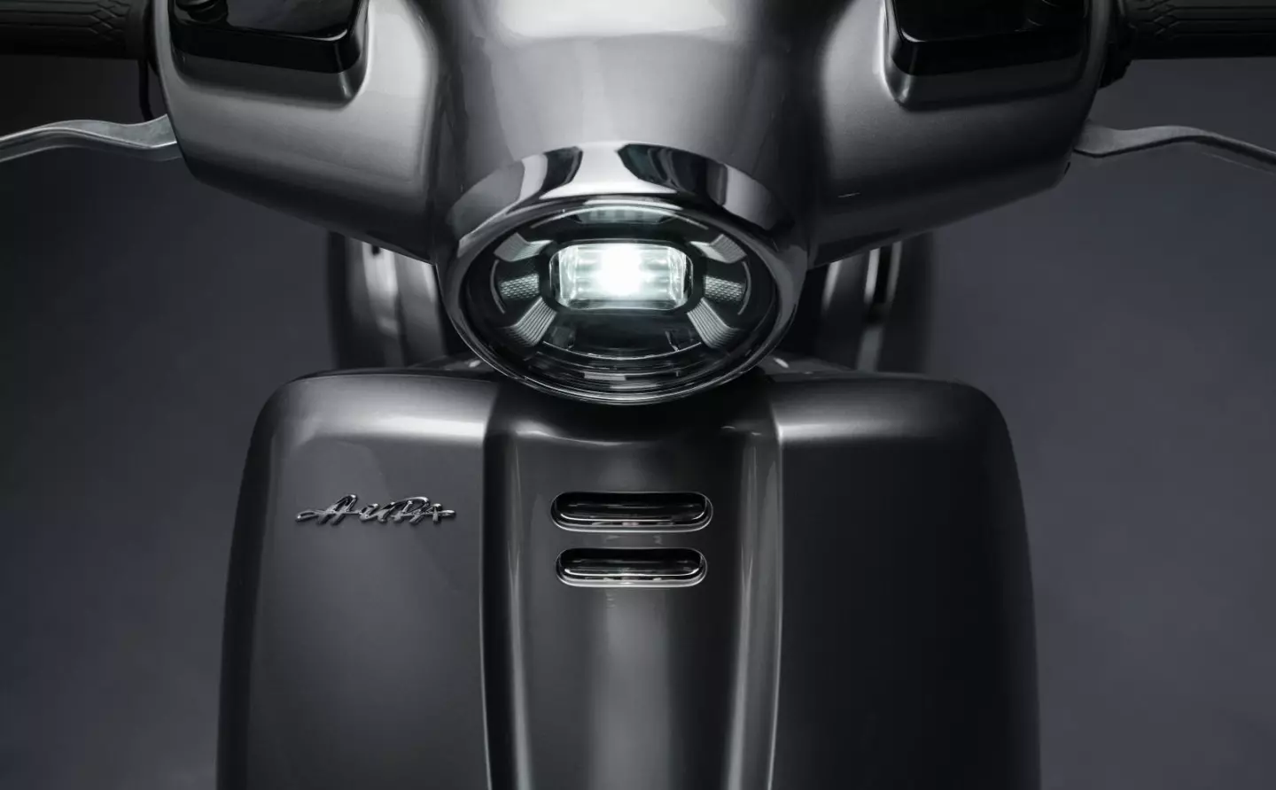 150 Aura's styling takes a clear inspiration from the scoots of the 1960s