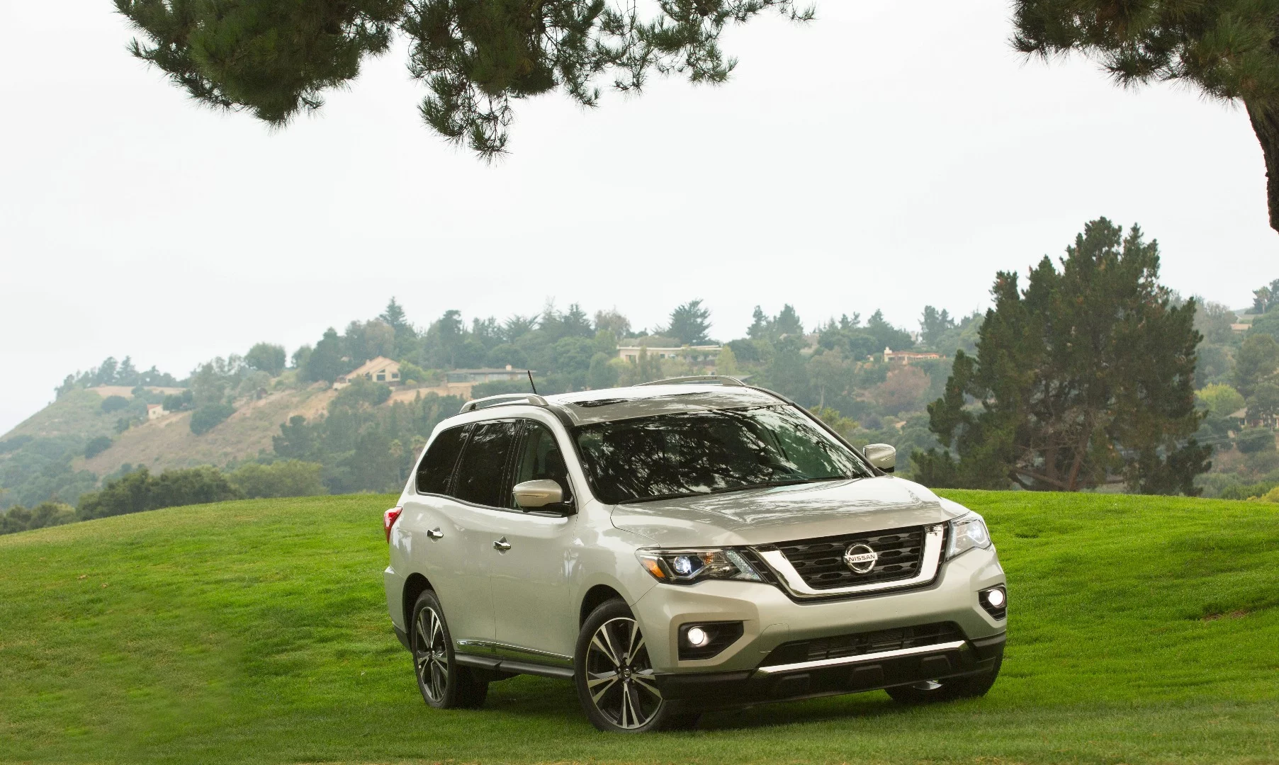 The Pathfinder in its front-wheel drive configuration has received an EPA rating of 20 mpg in the city, 27 mpg on the highway, and 23 mpg combined