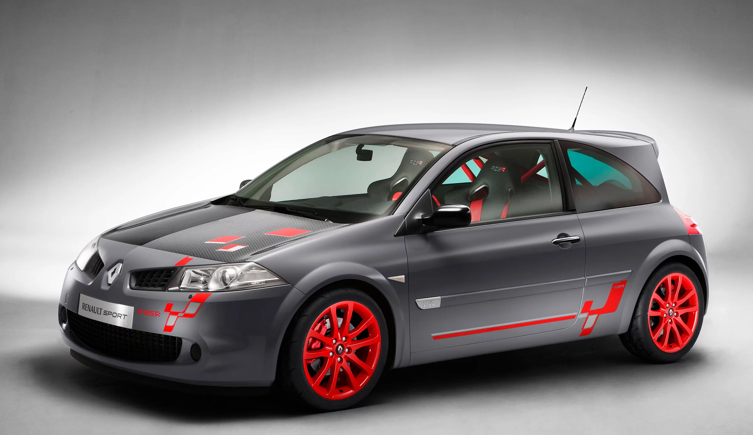 Renault Sport established the inaugural lap record (8:17) for a front-wheel drive production car at the Nordschleife in June, 2008 using a 265 hp Renault Sport Mégane R26.R also driven by Laurent Hurgon.