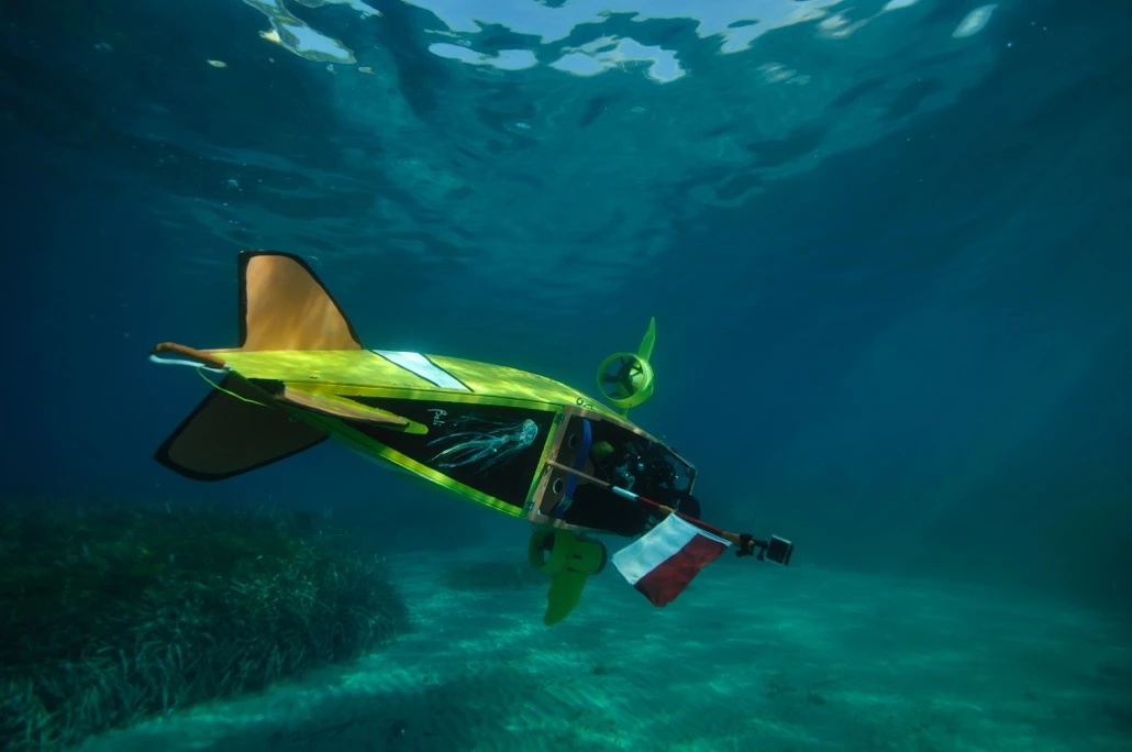 Stephane Rousson demonstrates the high maneuverability of the Scubster Nemo