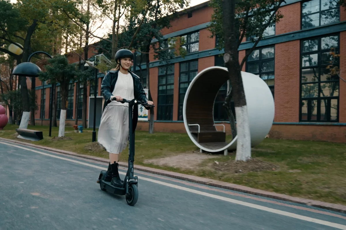 The KS6 Pro electric kickscooter rides 800 watts of peak power and features a 34-mile battery