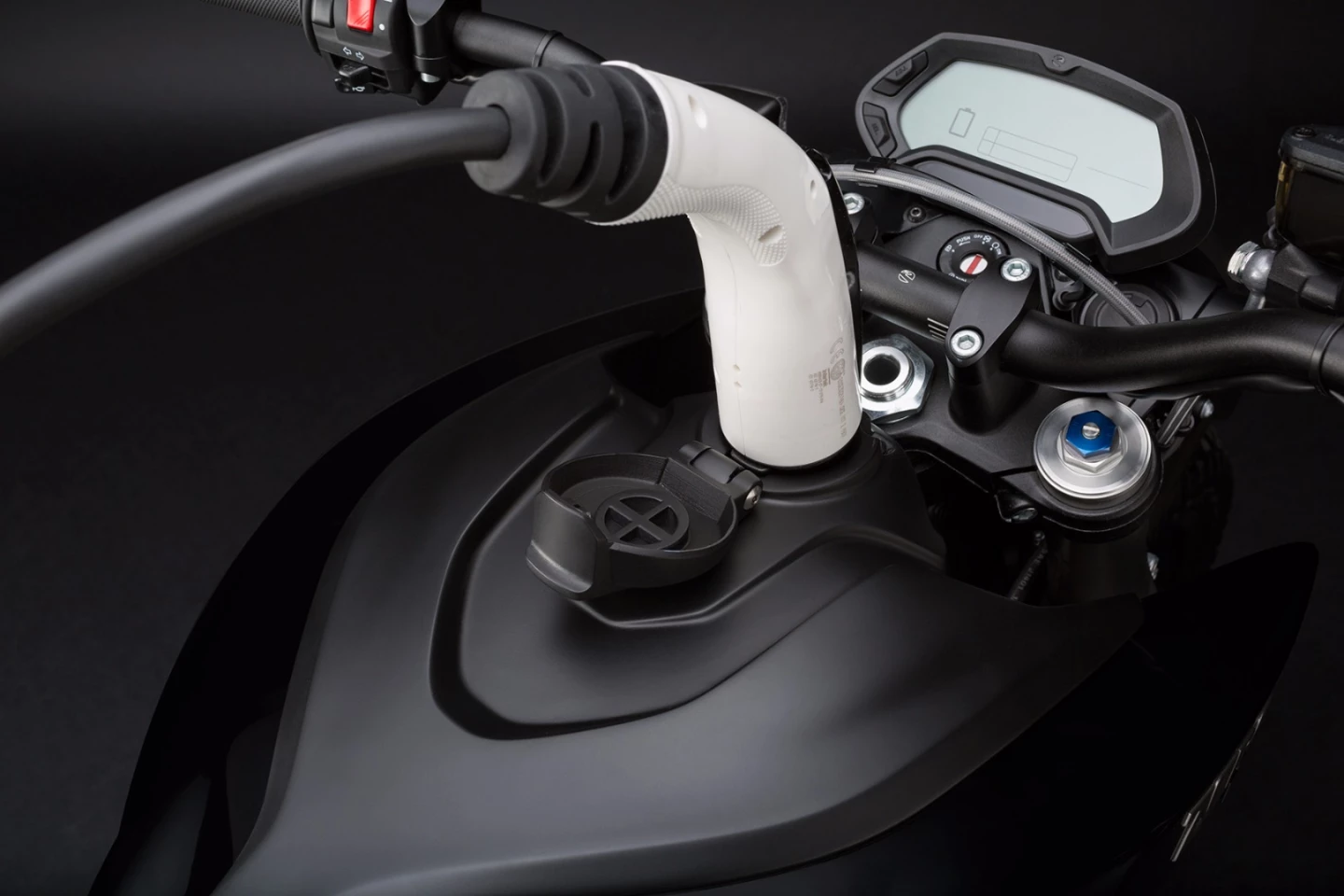 Zero's 2016 S, SR, DS and DSR all benefit from a new Charge Tank accessory. The Charge Tank costs US$1988, and uses J1772 standard chargers to charge at three times the speed of a standard Zero bike.