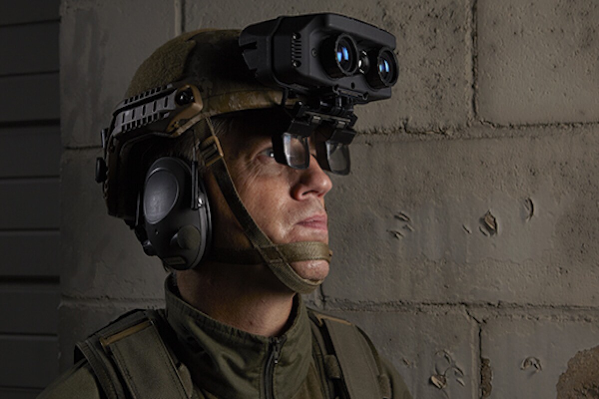 Combat helmetmounted HUD combines information and infrared