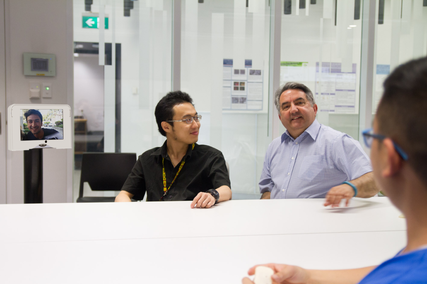 As with other telepresence devices, employees based overseas can use the Teleport to attend meetings in the head office, thus helping companies save on travel costs