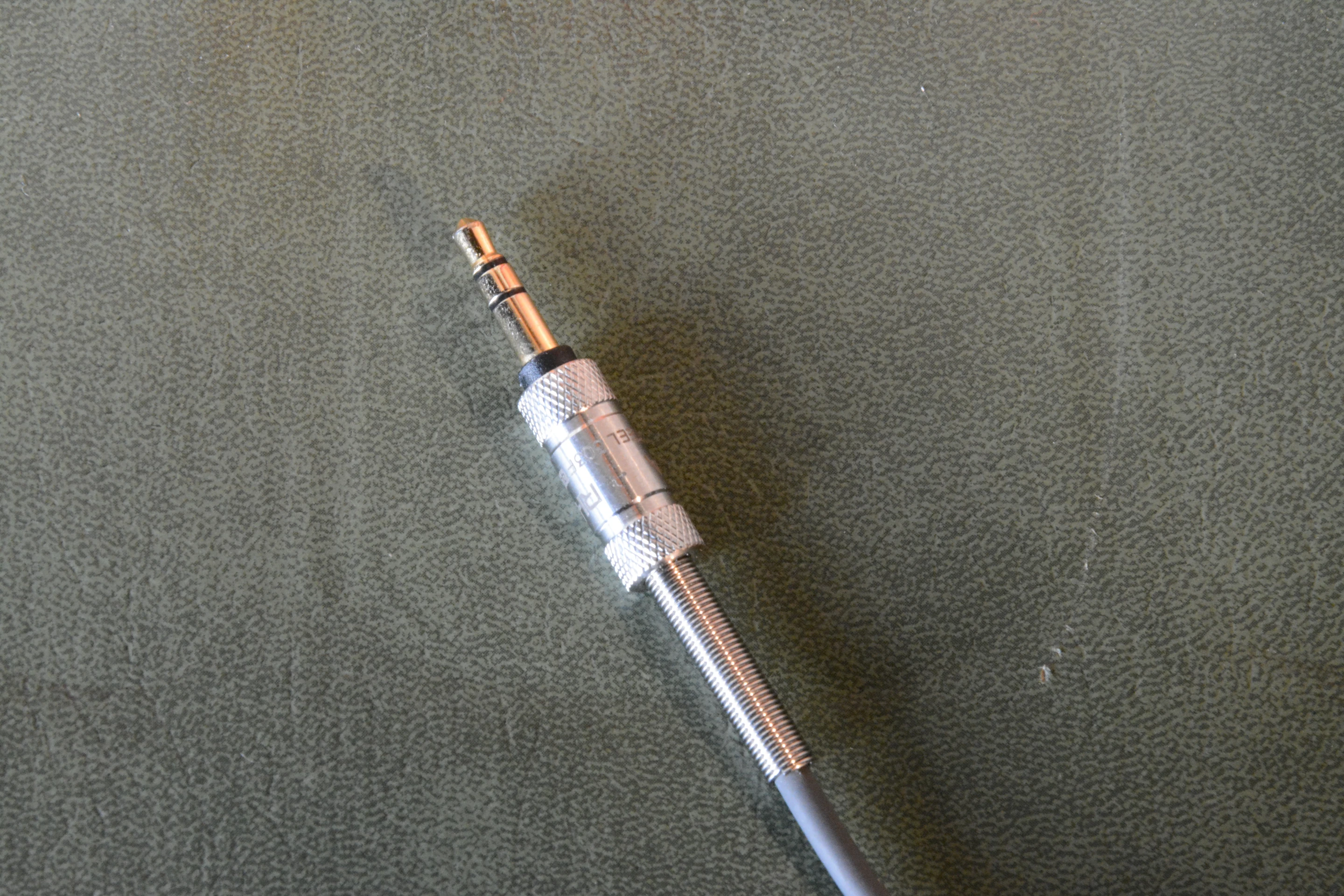 The 3.5 mm jack has gold plating and a protective spring at the joint (Photo: Paul Ridden/Gizmag.com)