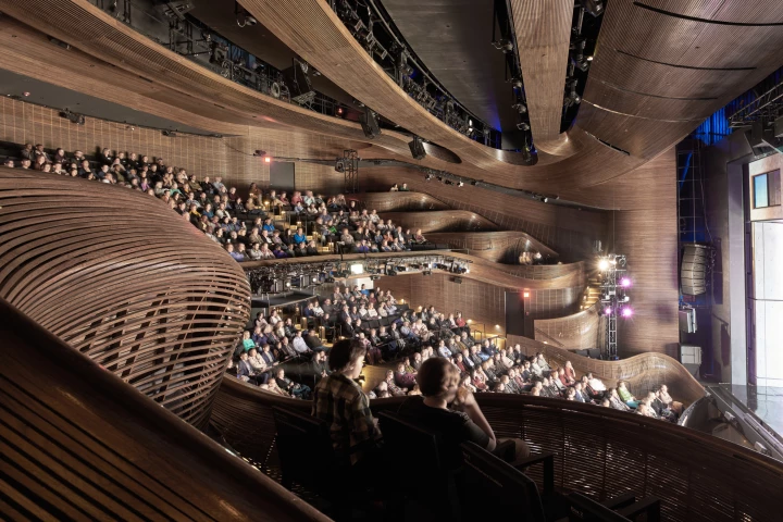 Coca-Cola Stage at the Alliance Theatre is located in Atlanta, Georgia, and was designed by Trahan Architects/APAC