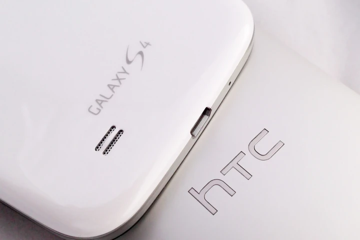 Gizmag delves deeper in comparing the Samsung Galaxy S4 and HTC One