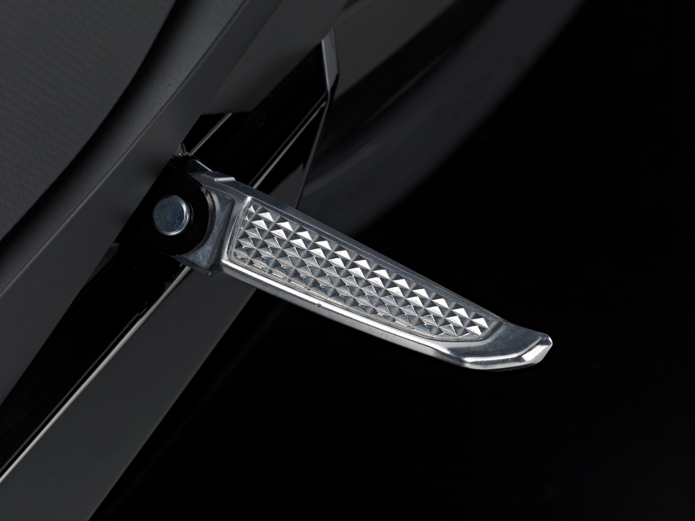 The pillion footrests of the Vultus fold away when not in use