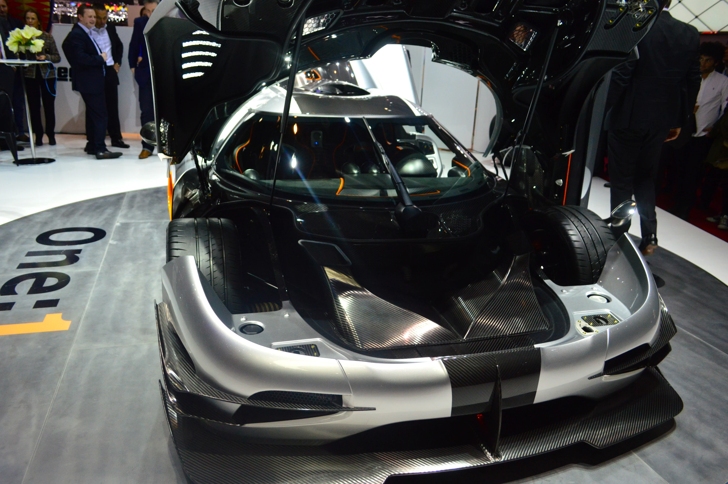Koenigsegg One:1 – under the hood (Photo: CC Weiss/Gizmag.com)