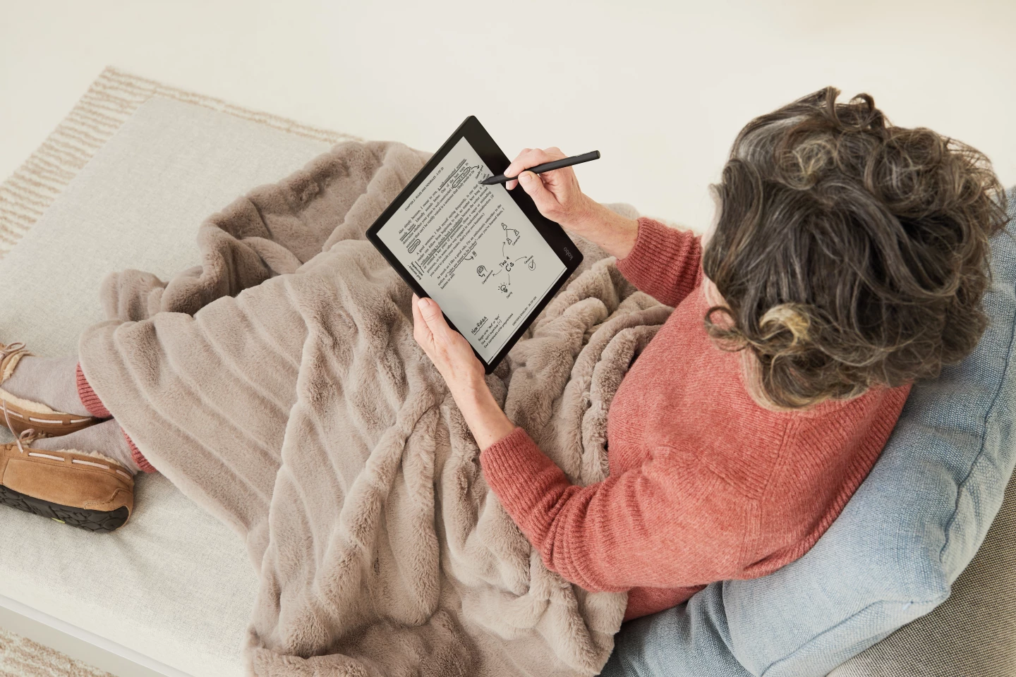 Digital bookworms can annotate documents, make notes or doodle using the included stylus