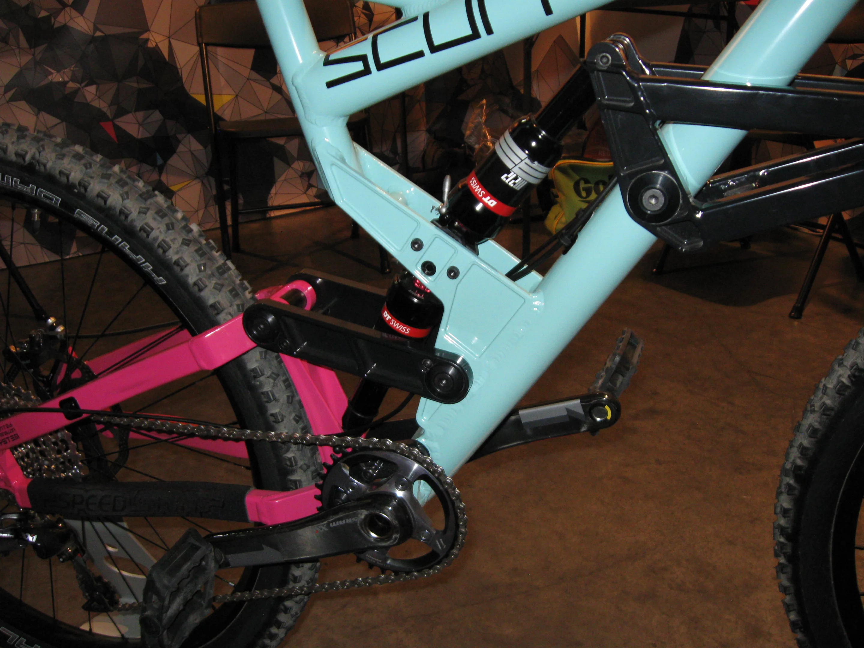 Trelever is also said to offer a minimum of suspension response lag, low unsuspended mass, and a very stable yet agile ride