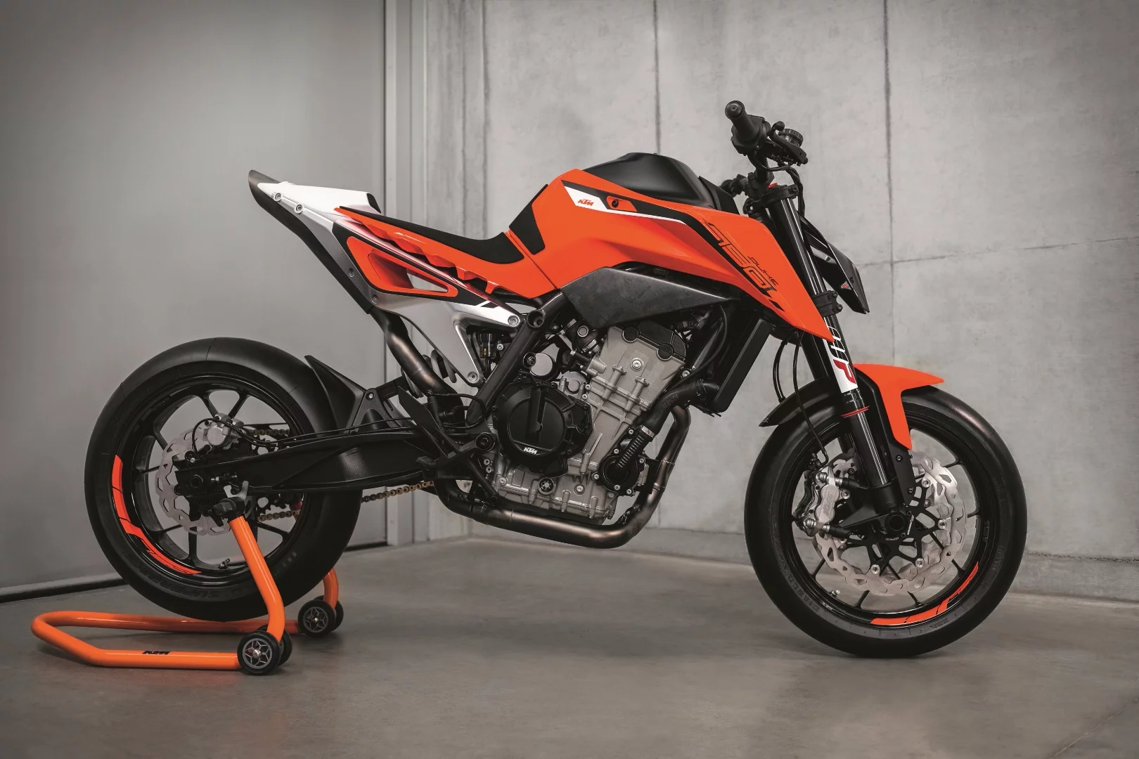 KTM's Duke 790 prototype: bridging the gap between the excellent single-cylinder DUKE 690 and the fire-breathing big-bore 1290 Super Duke R