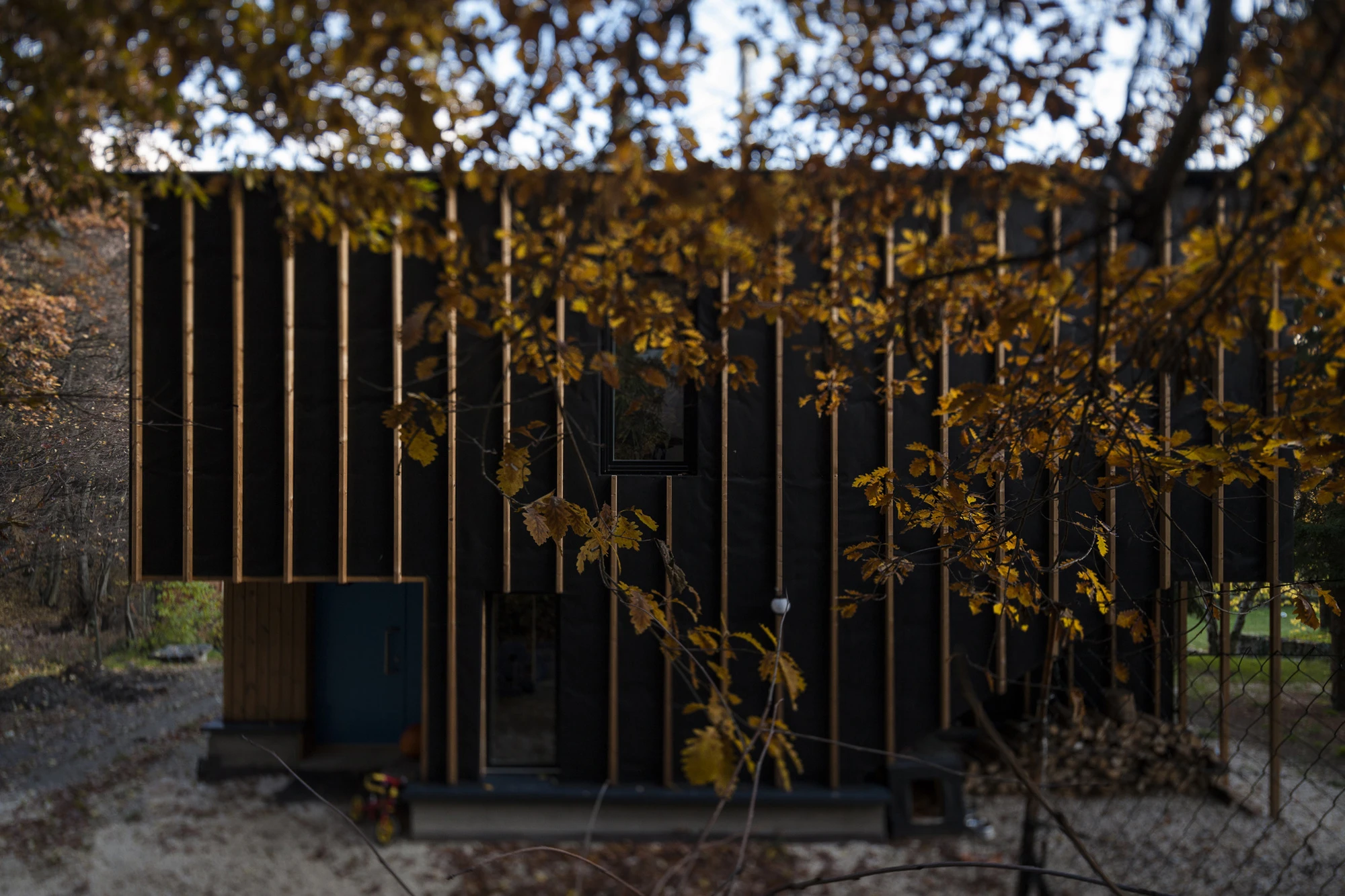 Black Magic House is constructed from inexpensive building materials (Photo: Zsolt Batár)