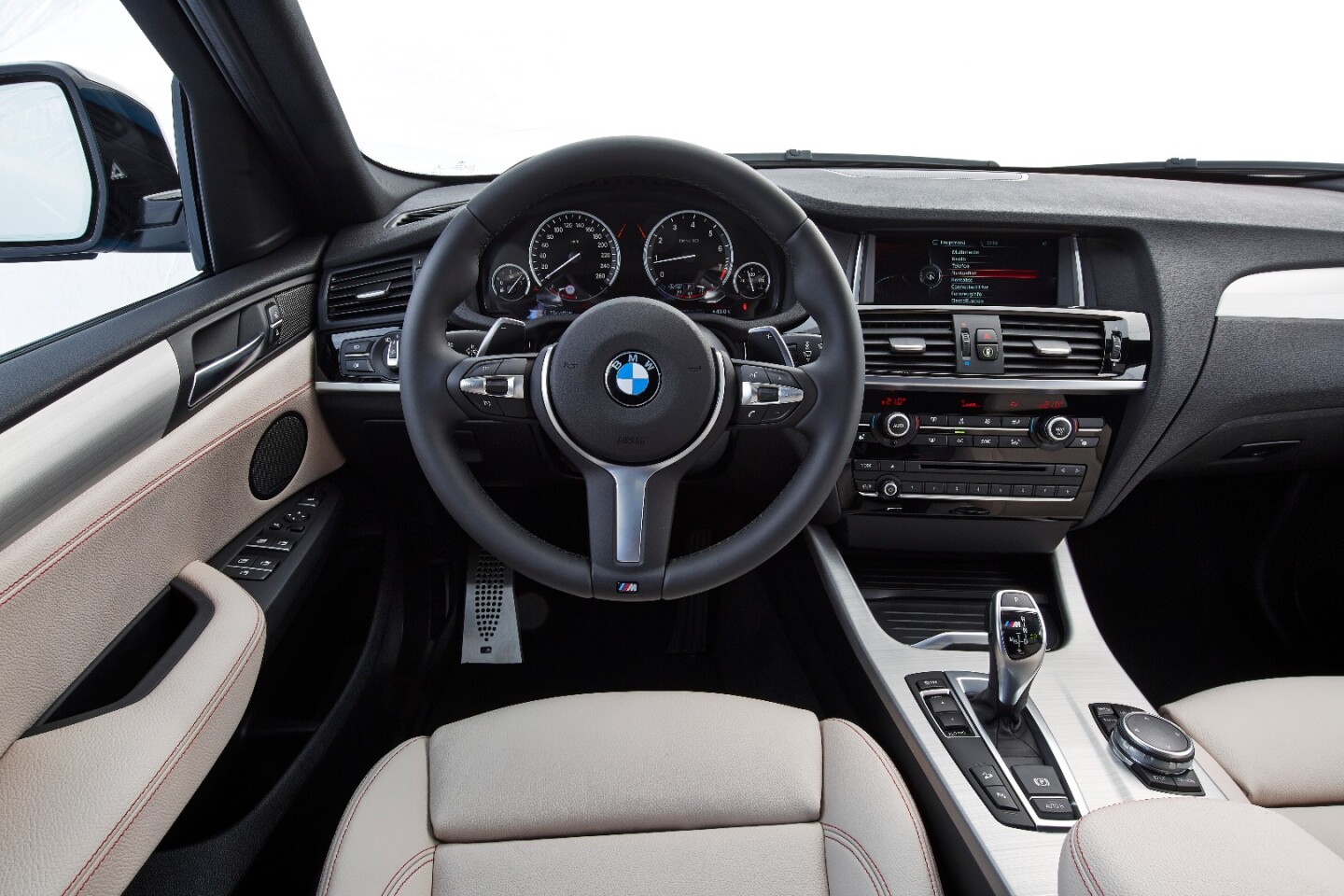 An M Sport steering wheel is one of the differences between the M40i and regular X4s